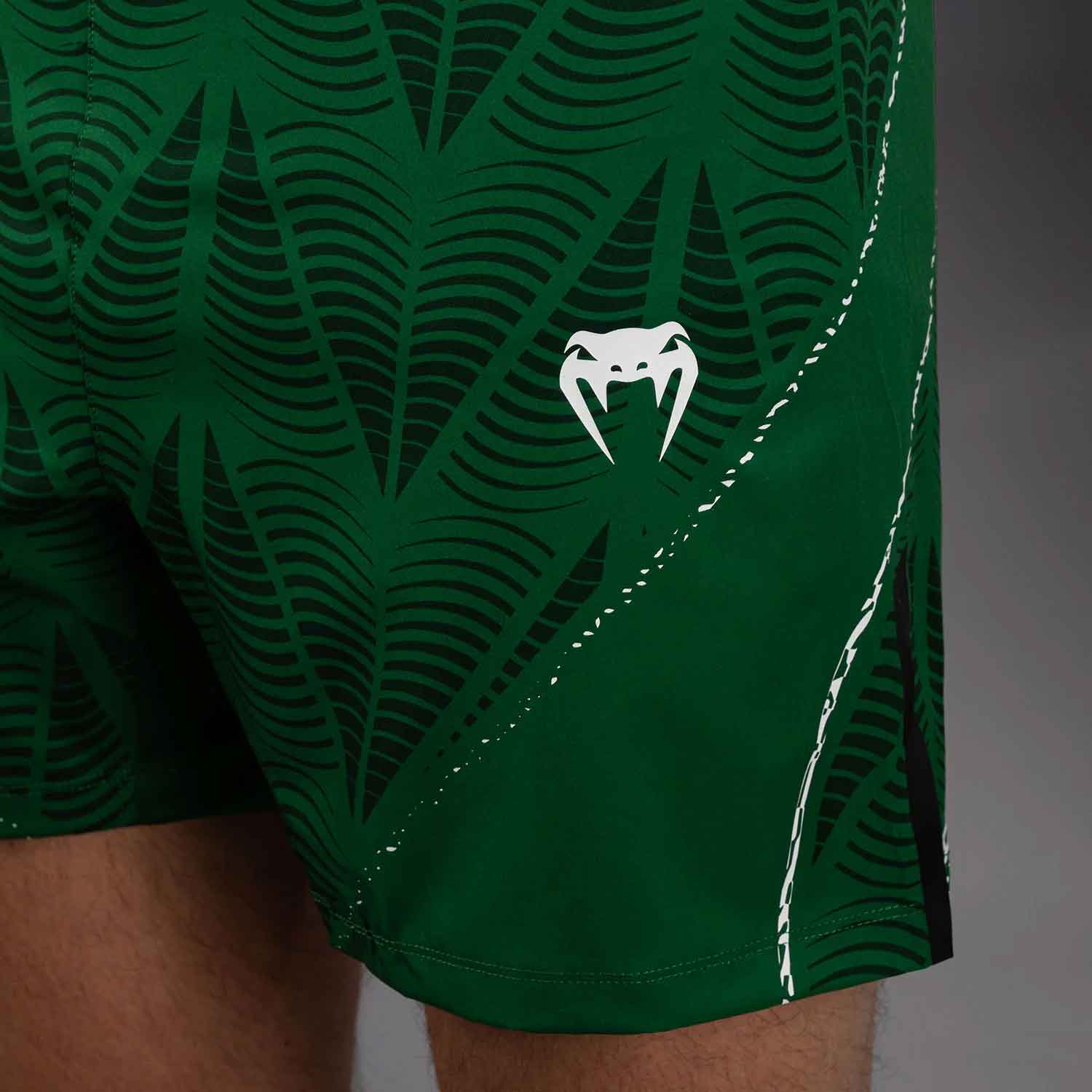 VENUM／ヴェナム　ファイトショーツ　　UFC Zenith by Venum Authentic Fight Night Men's Green Short Fit Short／UFC ゼニス by Venum オーセンティック ファイトナイト メンズ グリーン ファイトショーツ ショートフィット