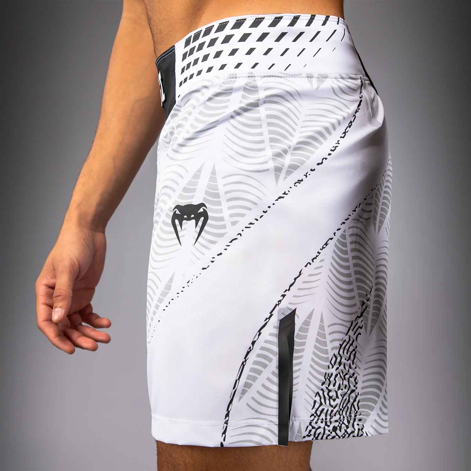 VENUM／ヴェナム　ファイトショーツ　　UFC Zenith by Venum Authentic Fight Night Men's White Short Fit Short／UFC ゼニス by Venum オーセンティック ファイトナイト メンズ ホワイト ファイトショーツ ショートフィット