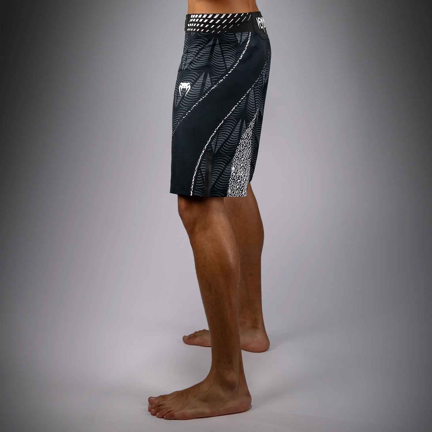 VENUM／ヴェナム　ファイトショーツ　　UFC Zenith by Venum Authentic Fight Night Men's Black Long Fit Short／UFC ゼニス by Venum オーセンティック ファイトナイト メンズ ブラック ロングフィット ファイトショーツ