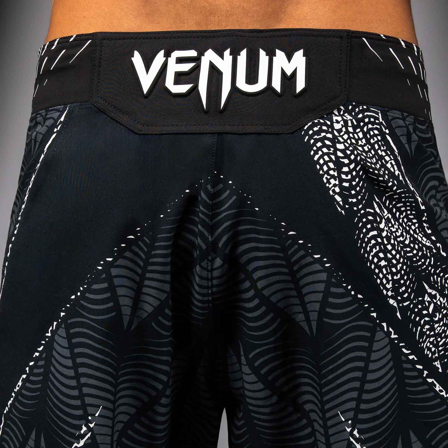 VENUM／ヴェナム　ファイトショーツ　　UFC Zenith by Venum Authentic Fight Night Men's Black Long Fit Short／UFC ゼニス by Venum オーセンティック ファイトナイト メンズ ブラック ロングフィット ファイトショーツ