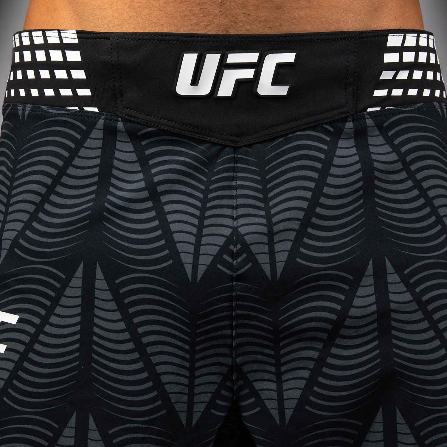 VENUM／ヴェナム　ファイトショーツ　　UFC Zenith by Venum Authentic Fight Night Men's Black Long Fit Short／UFC ゼニス by Venum オーセンティック ファイトナイト メンズ ブラック ロングフィット ファイトショーツ