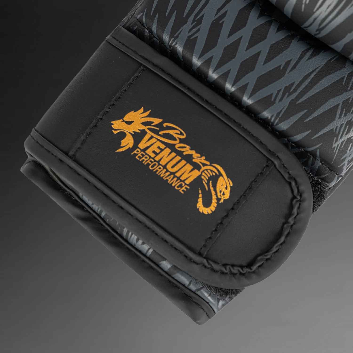 VENUM／ヴェナム　ボクシンググローブ　　Venum x Chimaev Wild Borz Sparring Gloves／ヴェナム×チマエフ ワイルド・ボルズ スパーリング・グローブ