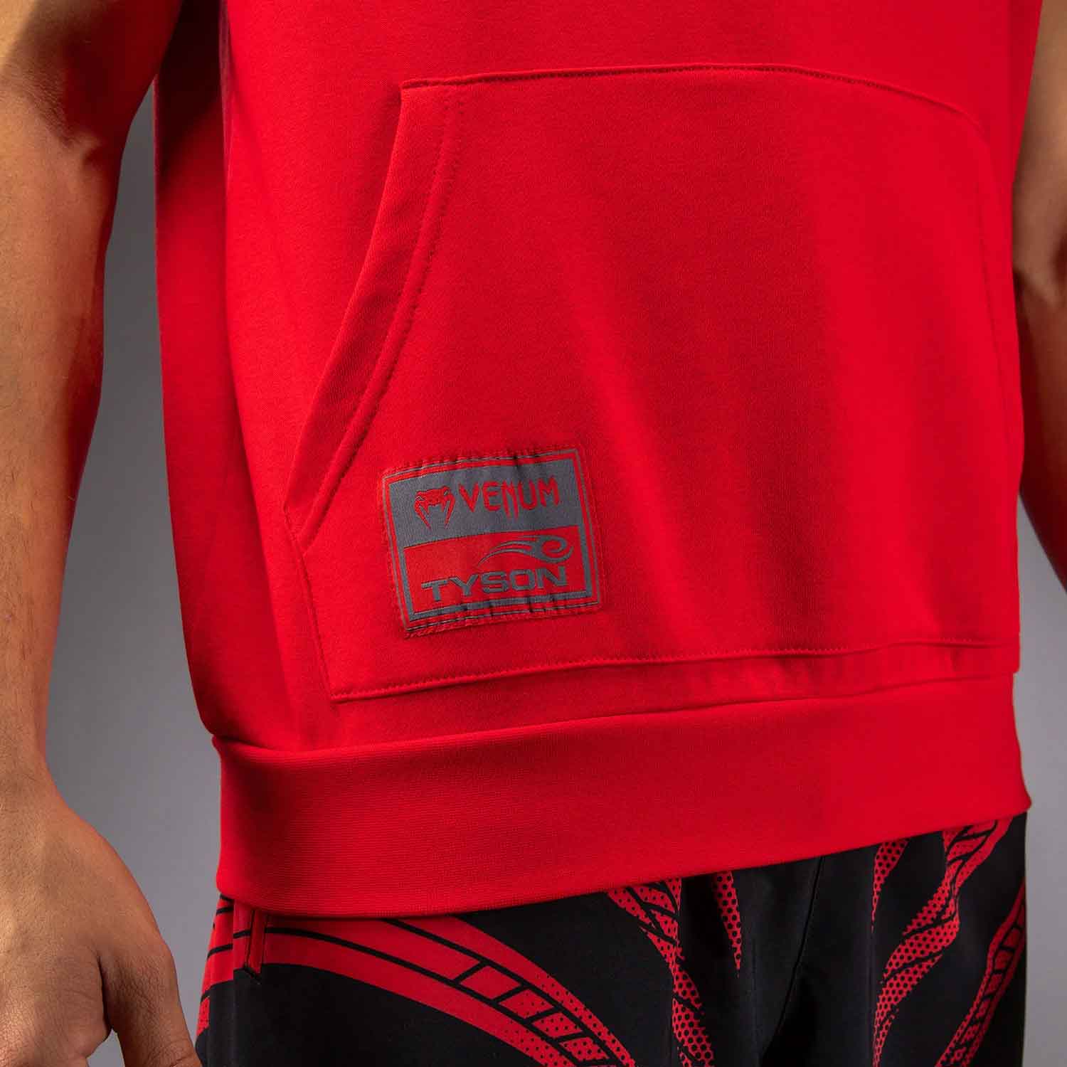 VENUM／ヴェナム　パーカー（フーディー）　　Venum x Mike Tyson Tiger Sleeveless Hoodie／ヴェナム×マイク・タイソン タイガー スリーブレス フーディ（パーカー）レッド