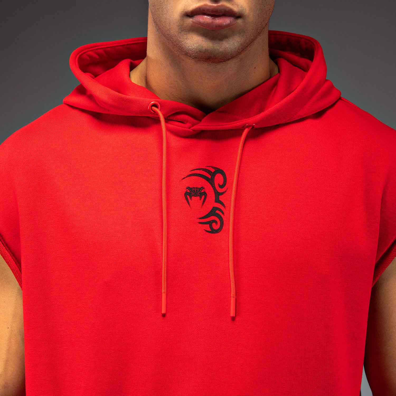 VENUM／ヴェナム　パーカー（フーディー）　　Venum x Mike Tyson Tiger Sleeveless Hoodie／ヴェナム×マイク・タイソン タイガー スリーブレス フーディ（パーカー）レッド