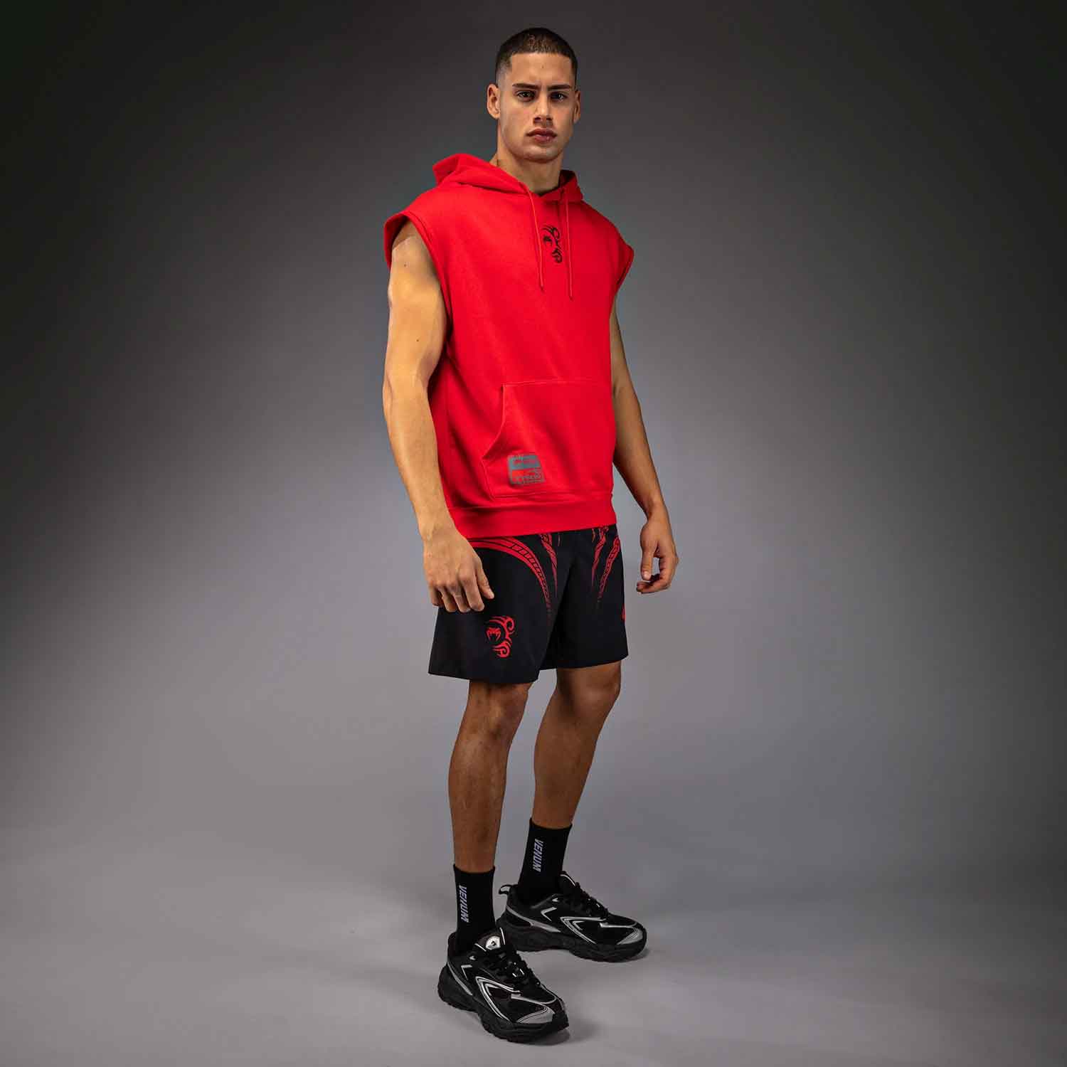 VENUM／ヴェナム　パーカー（フーディー）　　Venum x Mike Tyson Tiger Sleeveless Hoodie／ヴェナム×マイク・タイソン タイガー スリーブレス フーディ（パーカー）レッド