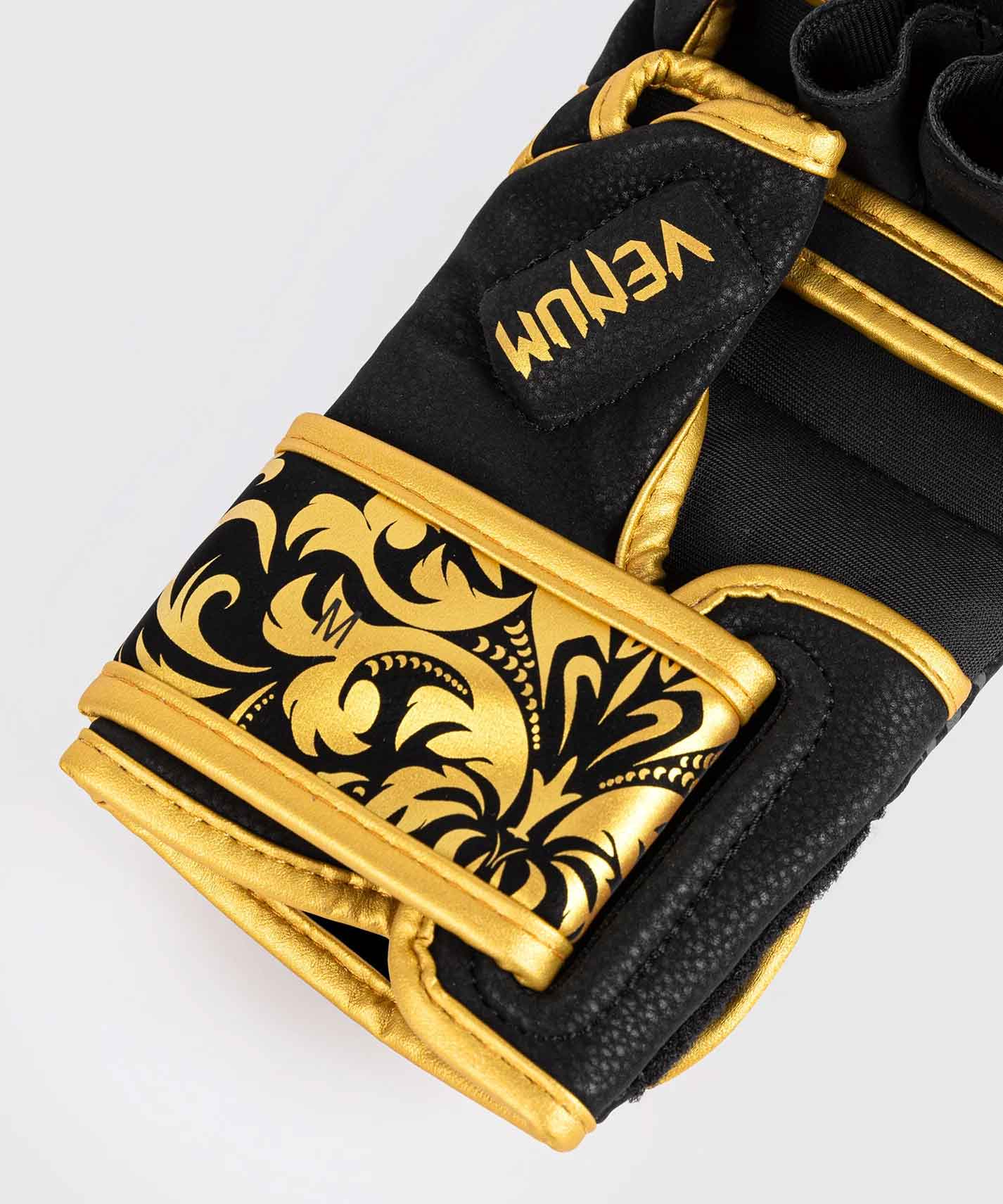 VENUM／ヴェナム　MMAグローブ（オープンフィンガーグローブ）　　Venum x Ilia Topuria Unmatched MMA Sparring Gloves／ヴェナム × イリア・トプリア アンマッチド MMAスパーリンググローブ