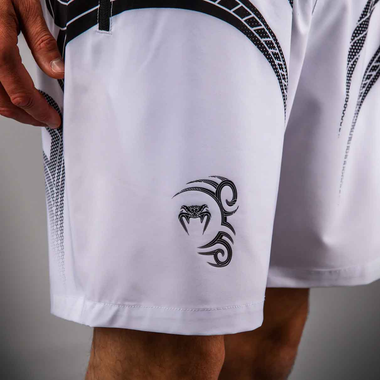 VENUM／ヴェナム　トレーニング・フィットネスショーツ　　Venum x Mike Tyson Tiger Training Shorts／ヴェナム×マイク・タイソン タイガー トレーニングショーツ（ホワイト）