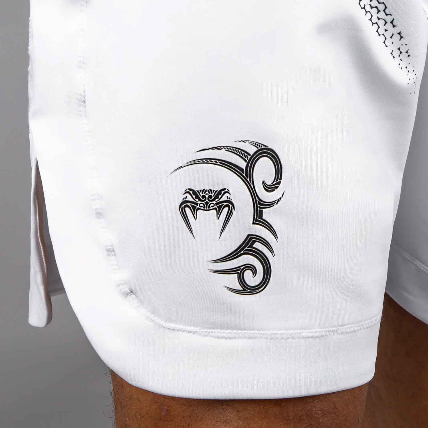 VENUM／ヴェナム　ボクシングショーツ　　Venum x Mike Tyson Tiger Boxing Shorts／ヴェナム×マイク・タイソン タイガー ボクシングショーツ（ホワイト）