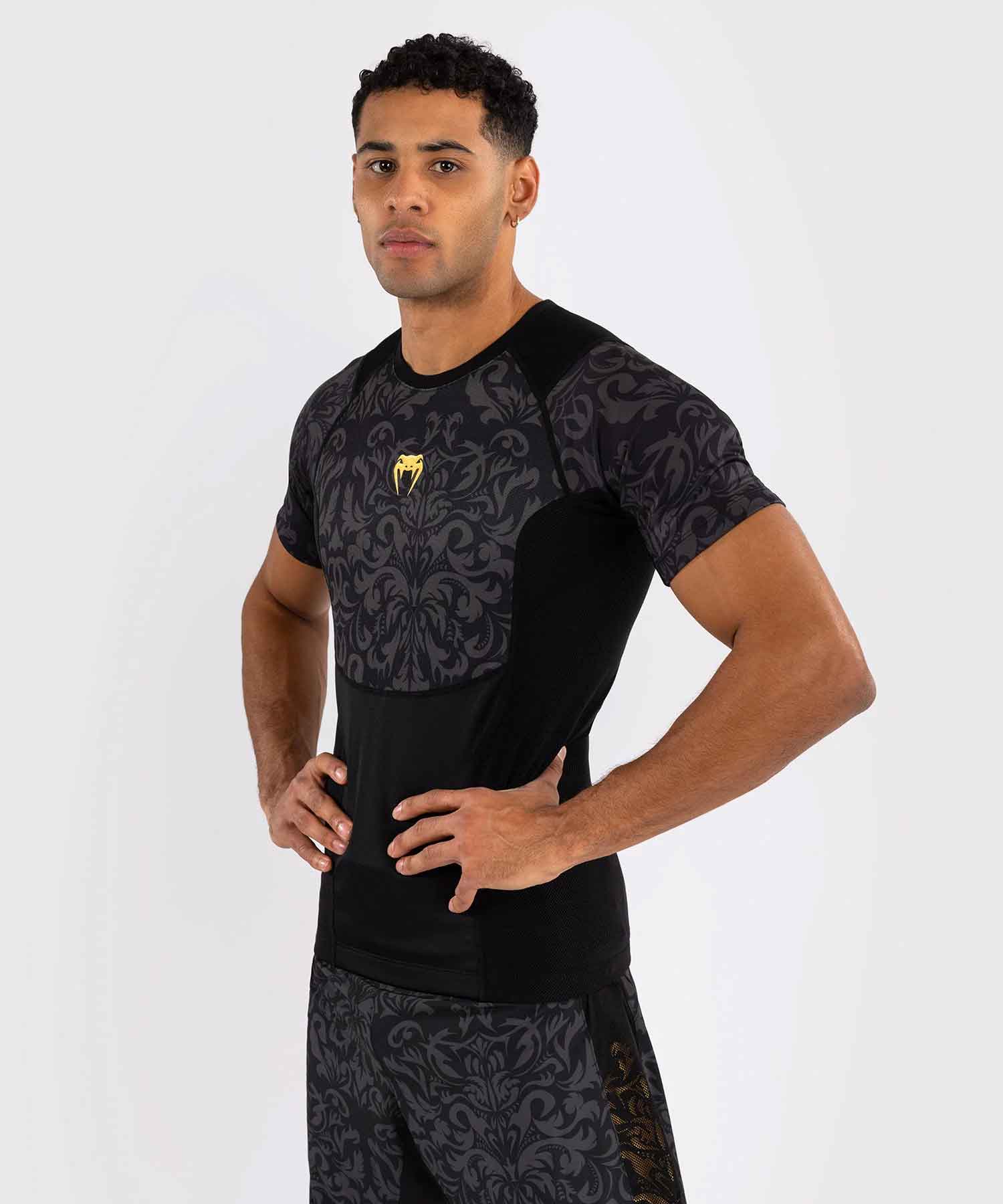 Venum x Ilia Topuria Unmatched Short Sleeve Rashguard／ヴェナム × イリア・トプリア アンマッチド ショートスリーブ ラッシュガード