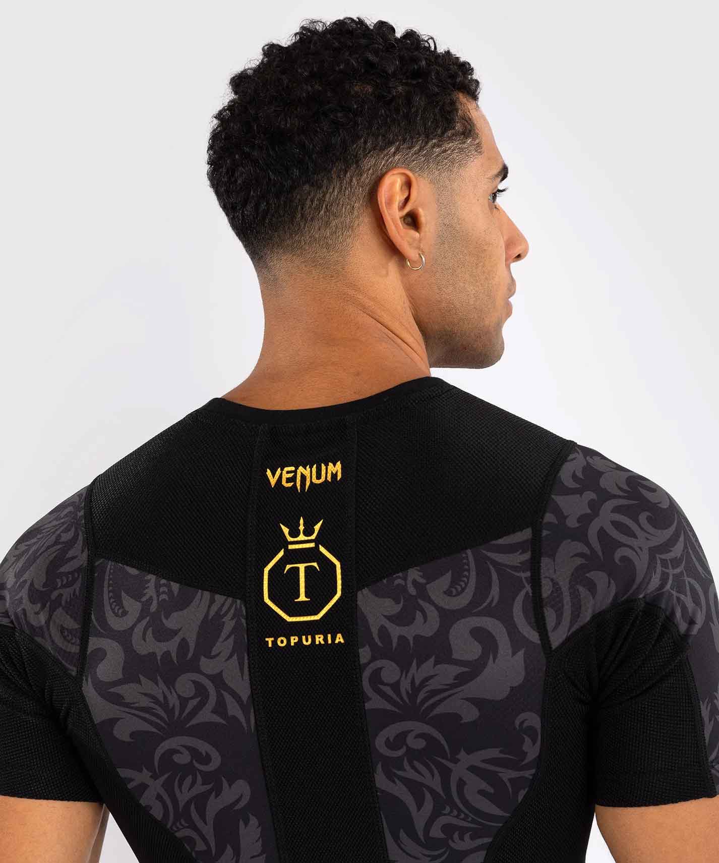 VENUM／ヴェナム　ラッシュガード　　Venum x Ilia Topuria Unmatched Short Sleeve Rashguard／ヴェナム × イリア・トプリア アンマッチド ショートスリーブ ラッシュガード