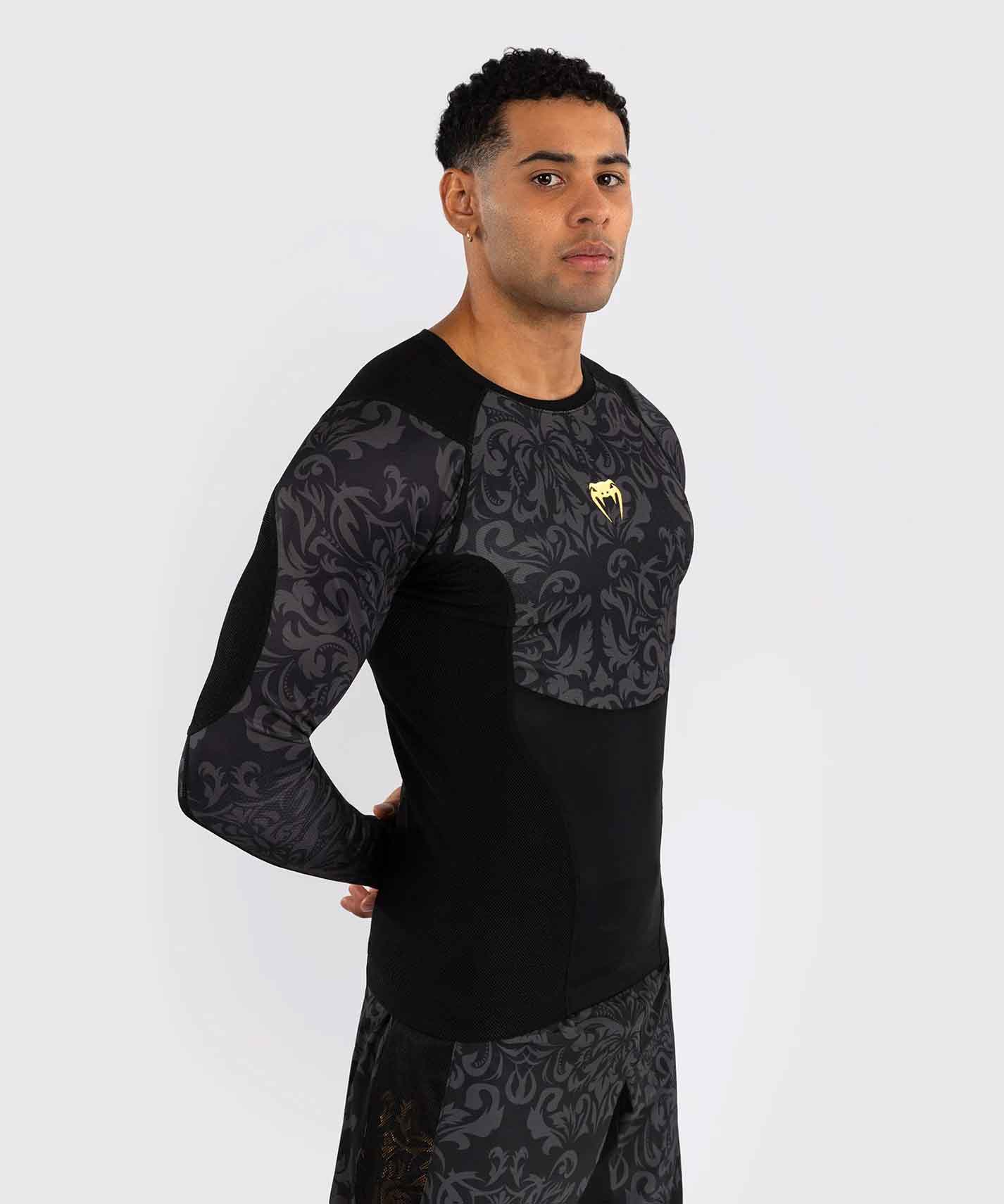 VENUM／ヴェナム　ラッシュガード　　Venum x Ilia Topuria Unmatched Long Sleeve Rashguard／ヴェナム × イリア・トプリア アンマッチド ロングスリーブ ラッシュガード