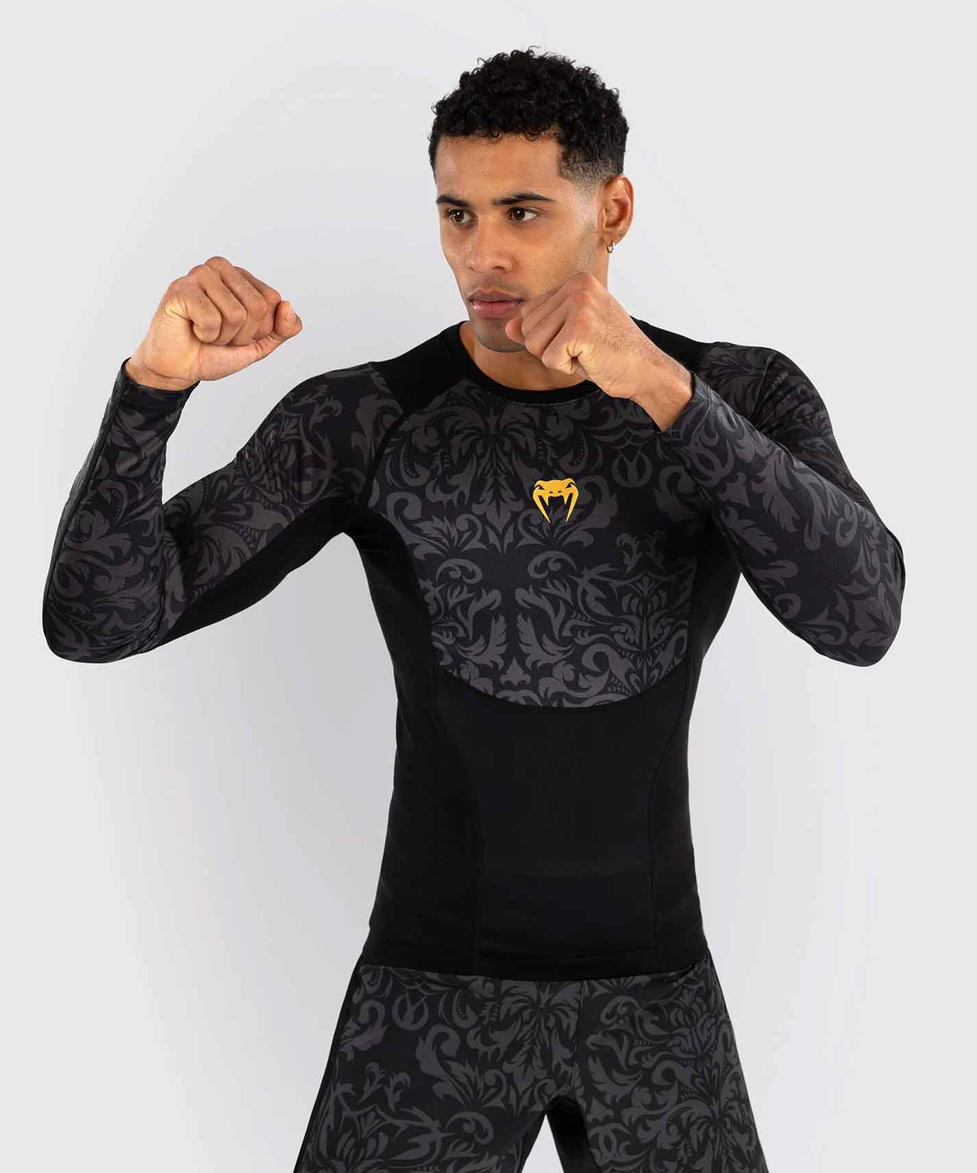 VENUM／ヴェナム　ラッシュガード　　Venum x Ilia Topuria Unmatched Long Sleeve Rashguard／ヴェナム × イリア・トプリア アンマッチド ロングスリーブ ラッシュガード