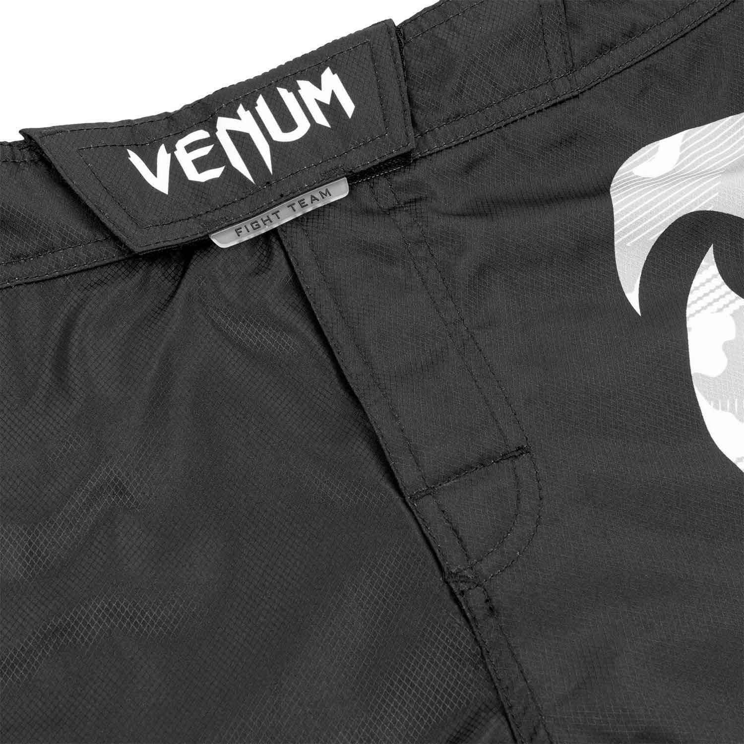 VENUM／ヴェナム　ファイトショーツ　　LIGHT 3.0 FIGHTSHORTS／ライト 3.0 ファイトショーツ（黒／ホワイト・アーバンカモ ロゴ）
